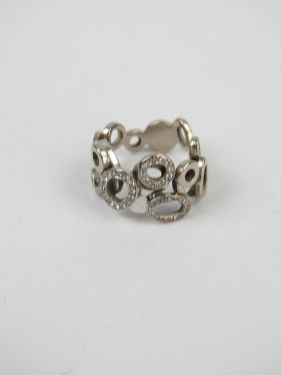BAGUE en or blanc et brillants. Poinçon tête...