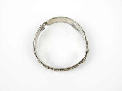 COSTUME JEWELRY. Lot comprising three low-title...