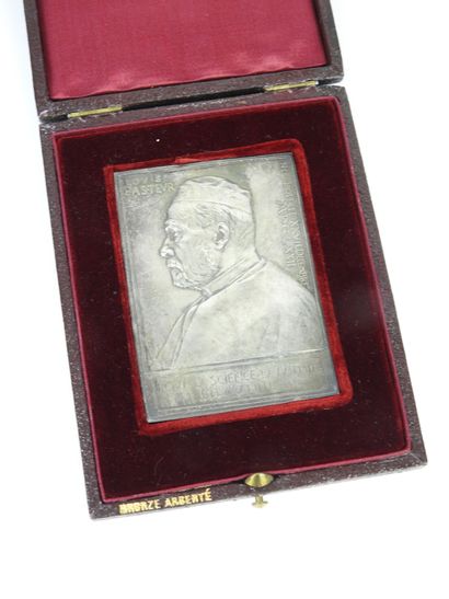 Oscar ROTY : Plaquette de table en bronze...
