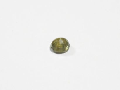 SAPHIR sur feuille. 4,52 ct (traité).