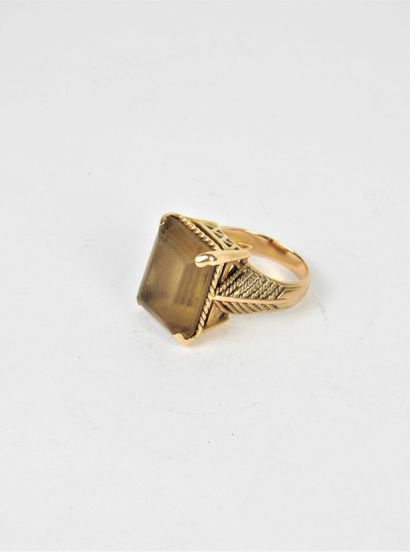 BAGUE en or jaune 750/1000° avec importante...