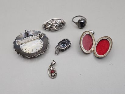 LOT de 7 bijoux anciens en argent, certains...