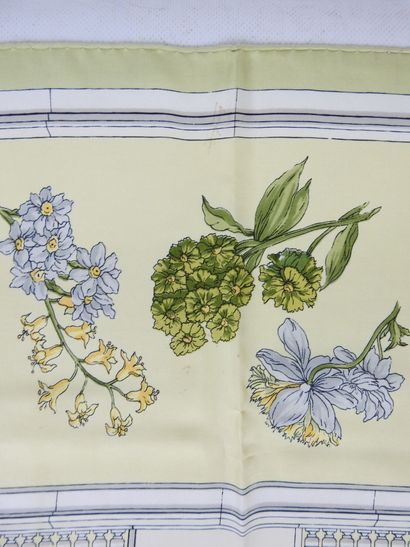 HERMES - Paris. Silk square, Quai aux fleurs...