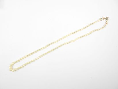 COLLIER de perles en chute avec fermoir or...