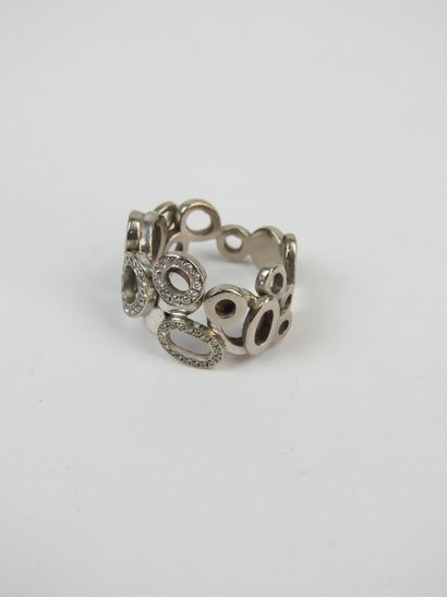 BAGUE en or blanc et brillants. Poinçon tête...