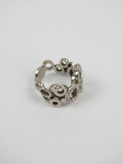 BAGUE en or blanc et brillants. Poinçon tête...