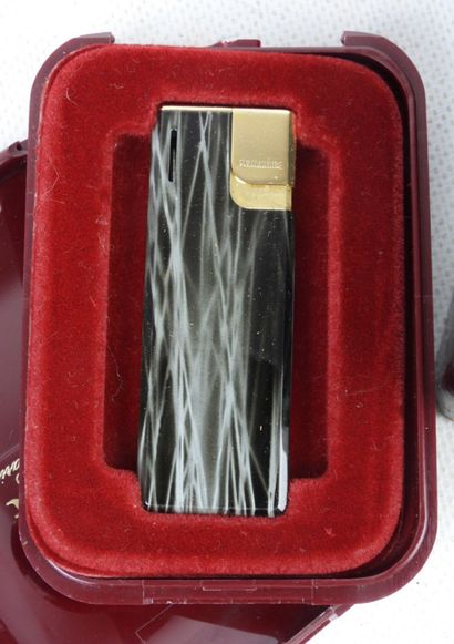 COLLECTION OF 23 BRIQUETS including Zippo....