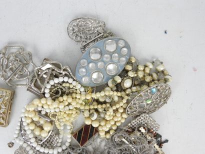BIJOUX FANTAISIE. Lot comprenant bijoux métal,...