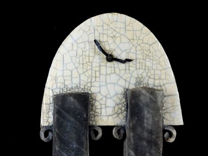 Agnès HIS (born 1954).
Raku clock. 
H : 40
Provenance:...