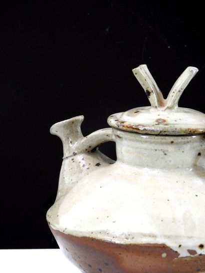 Janet STEDMAN (1945 -1987). 
Tripod stoneware...