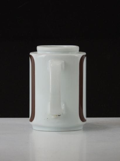 ROSENTHAL.
Meeting of two small teapots of...