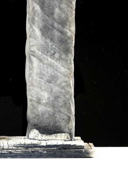 Agnès HIS (born 1954).
Raku clock. 
H : 40
Provenance:...