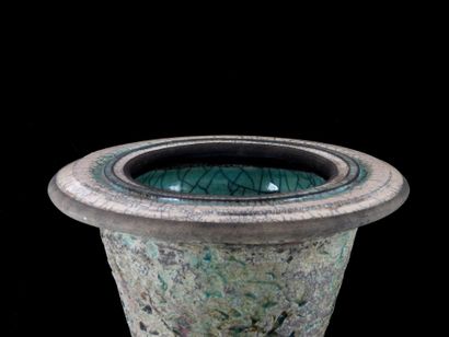Agnès HIS (b. 1954, France).
Large horn vase...