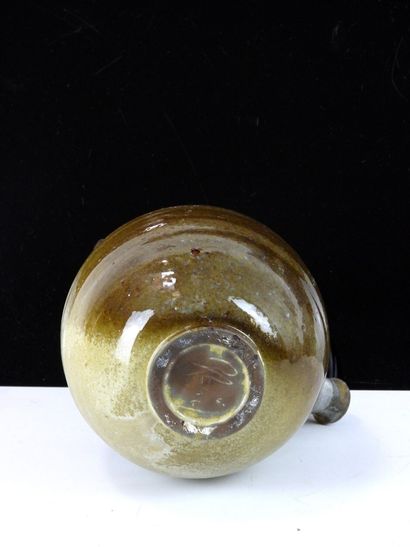 Glazed red stoneware teapot.
Signed.
H. 22cm

Provenance:...