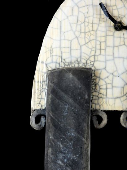 Agnès HIS (born 1954).
Raku clock. 
H : 40
Provenance:...