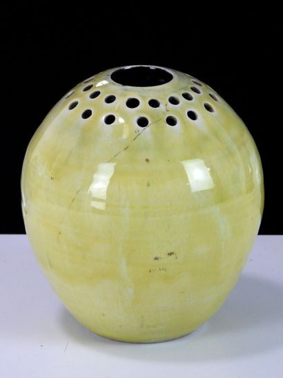 Michel BEOK (20th)
Yellow-glazed ceramic...