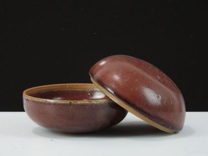Oxblood glazed stoneware COVERED TIN.
Signature...