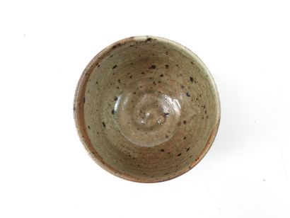 Robert DEBLANDER (1924-2010).
Bowl in beige...