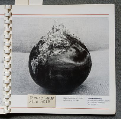 Yvette PHILIPPE- HERTZBERG.
Covered turned...