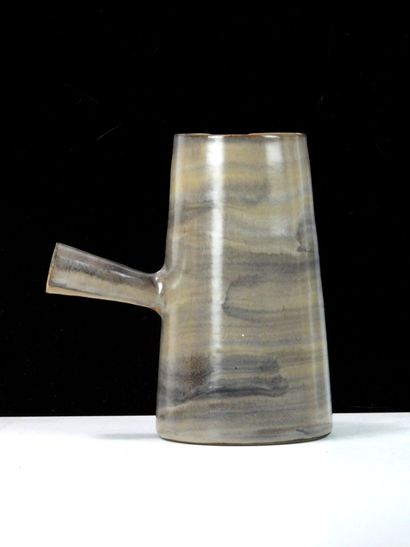 Jacques POUCHAIN (1927 - 2015).
Ceramic side-handle...