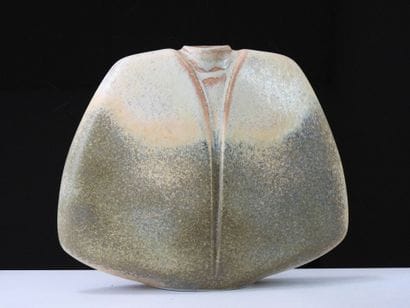 VIREBENT.
Open-necked lenticular porcelain...