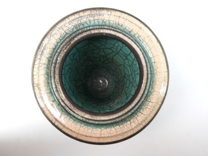 Agnès HIS (b. 1954, France).
Large horn vase...