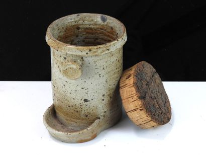 Gherkin jar with tong rest and side receptacle...