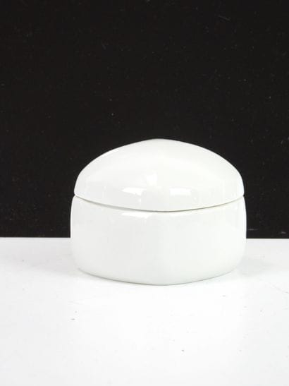 VIREBENT.
Small porcelain box, Lèbe model....