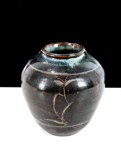 Bernard DAL MAGRO (born 1947)
Stoneware ball...