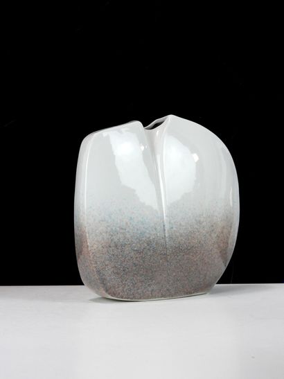 VIREBENT.
Flat-bottomed porcelain vase enameled...