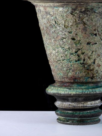 Agnès HIS (b. 1954, France).
Large horn vase...
