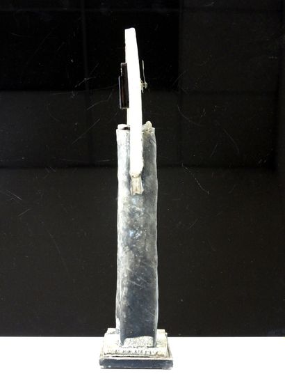 Agnès HIS (born 1954).
Raku clock. 
H : 40
Provenance:...
