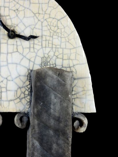 Agnès HIS (born 1954).
Raku clock. 
H : 40
Provenance:...