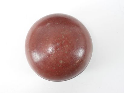 Oxblood glazed stoneware COVERED TIN.
Signature...
