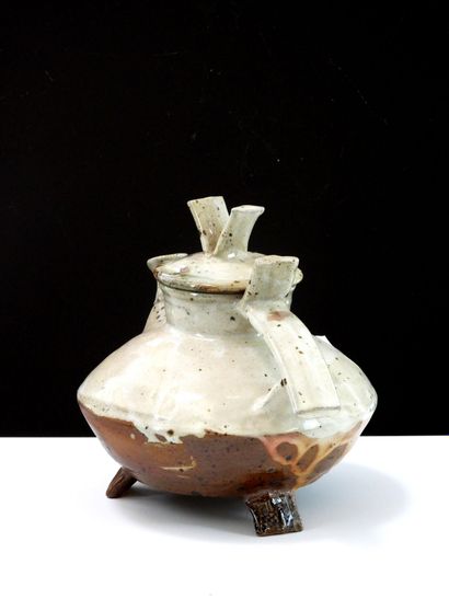 Janet STEDMAN (1945 -1987). 
Tripod stoneware...