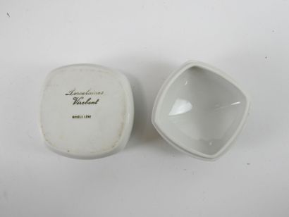 VIREBENT.
Small porcelain box, Lèbe model....