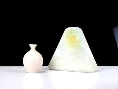 VIREBENT.
Reunion of two vases, one pyramid-shaped,...