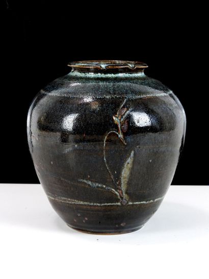 Bernard DAL MAGRO (born 1947)
Stoneware ball...