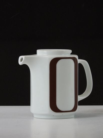 ROSENTHAL.
Meeting of two small teapots of...