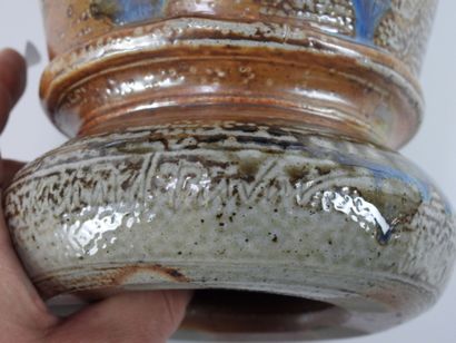 Richard DEWAR (1948) 
Stoneware vase, iron...