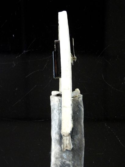 Agnès HIS (born 1954).
Raku clock. 
H : 40
Provenance:...