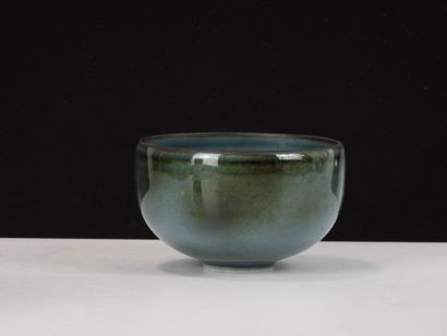 VIREBENT.
Reunion of a vase and a bowl on...