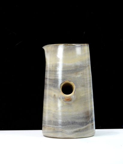 Jacques POUCHAIN (1927 - 2015).
Ceramic side-handle...