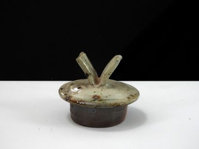 Janet STEDMAN (1945 -1987). 
Tripod stoneware...
