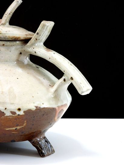 Janet STEDMAN (1945 -1987). 
Tripod stoneware...