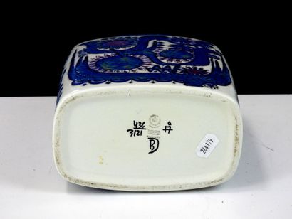 Berte JESSEN (XXth) for ROYAL COPENHAGEN.
Porcelain...