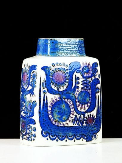 Berte JESSEN (XXth) for ROYAL COPENHAGEN.
Porcelain...