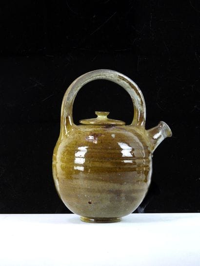 Glazed red stoneware teapot.
Signed.
H. 22cm

Provenance:...
