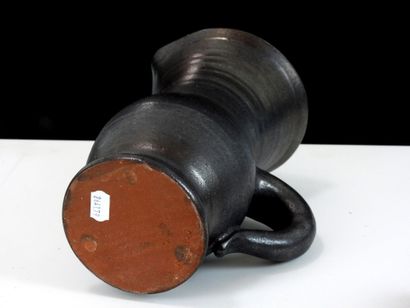 DRILLON (Marc Drillon) 
Matte black pitcher...