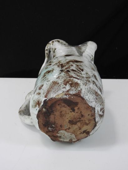 Eugène LION (1867-1945).
Stoneware pitcher...